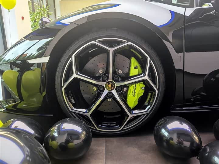 Фото 9 - Lamborghini Huracán