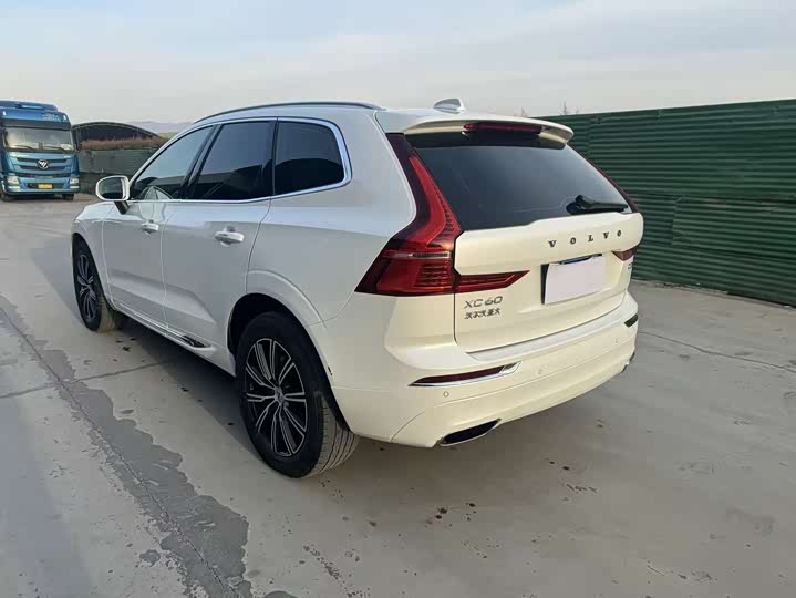 Фото 4 - Volvo XC60