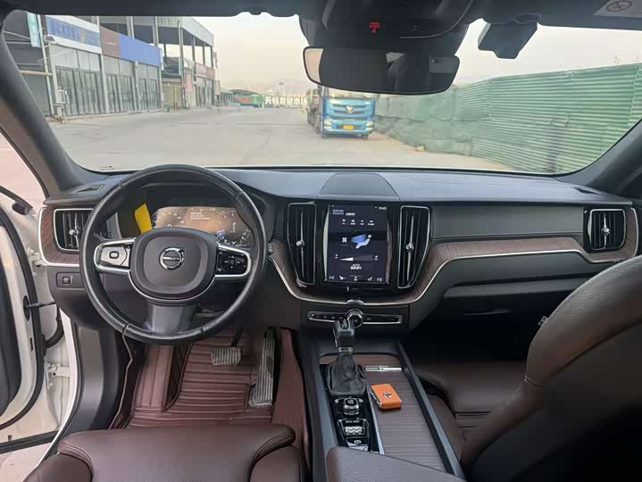 Фото 7 - Volvo XC60