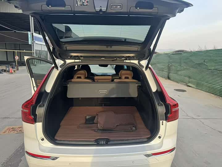 Фото 8 - Volvo XC60