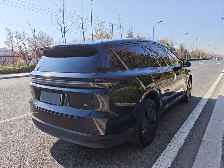 Фото 3 - LiXiang i8