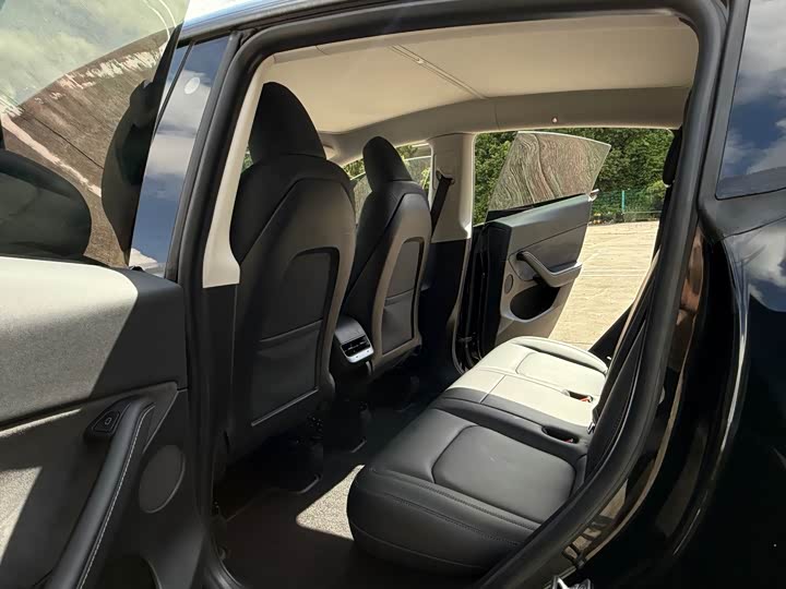 Фото 10 - Tesla Model Y