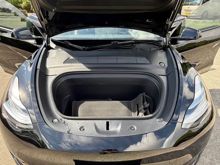 Фото 14 - Tesla Model Y