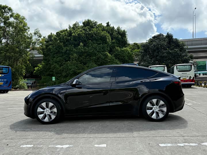 Фото 18 - Tesla Model Y