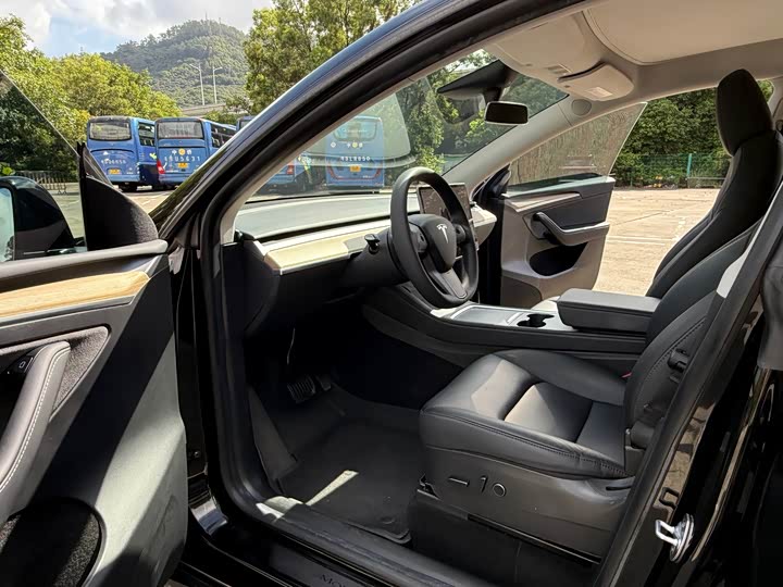 Фото 4 - Tesla Model Y