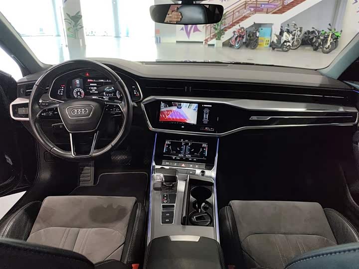 Фото 10 - Audi A6L