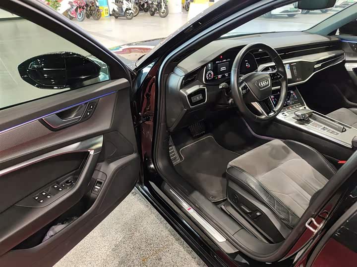 Фото 16 - Audi A6L