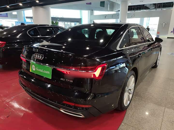 Фото 7 - Audi A6L