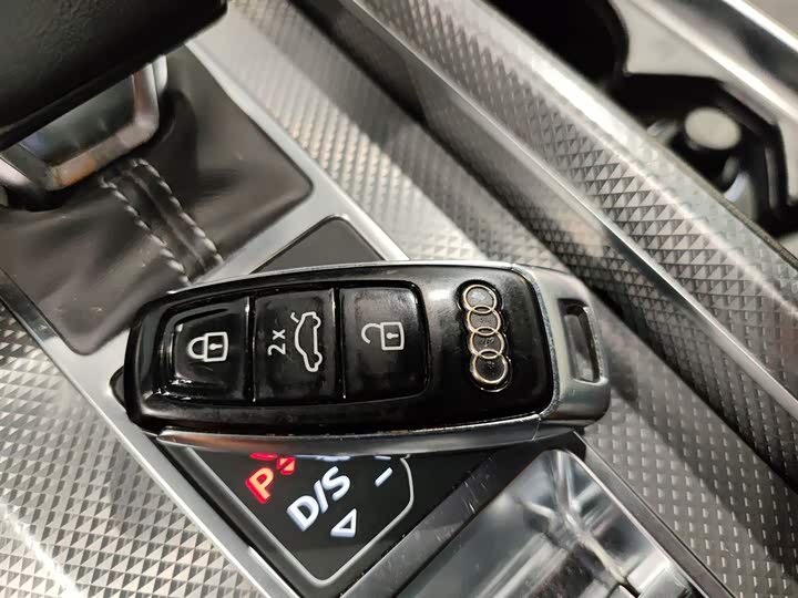 Фото 9 - Audi A6L