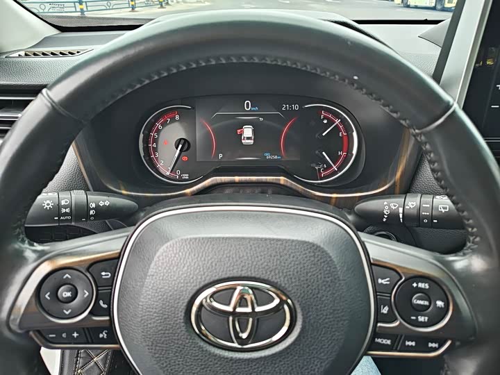 Фото 11 - Toyota RAV4