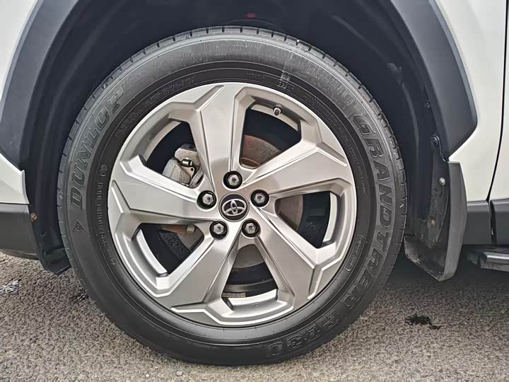 Фото 14 - Toyota RAV4