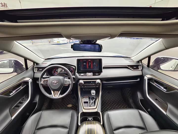 Фото 5 - Toyota RAV4