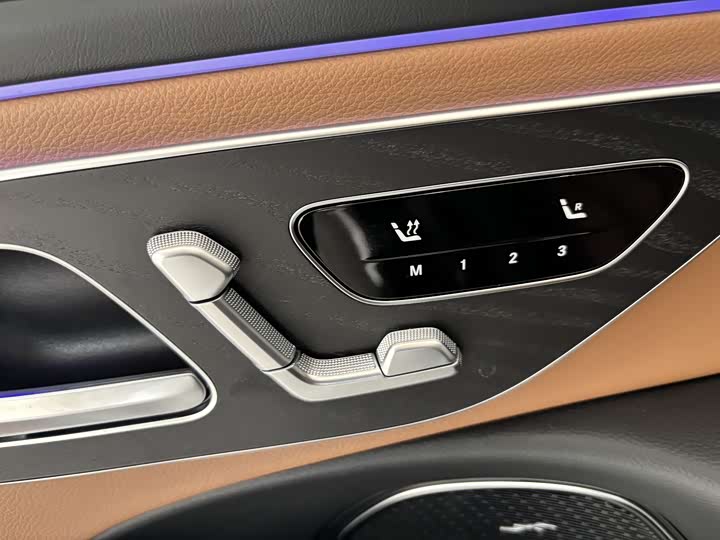 Фото 12 - Mercedes-Benz E-Class Hybrid