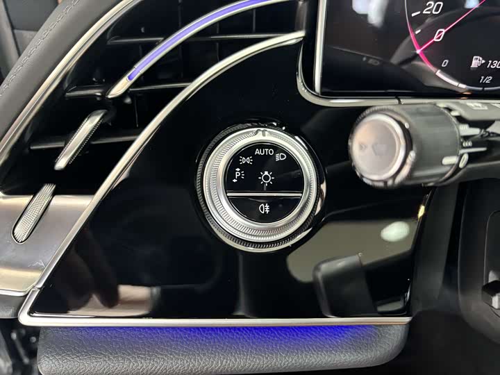 Фото 13 - Mercedes-Benz E-Class Hybrid