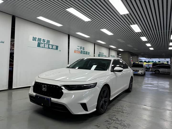 Фото 1 - Honda Inspire