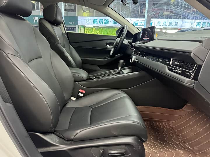 Фото 11 - Honda Inspire