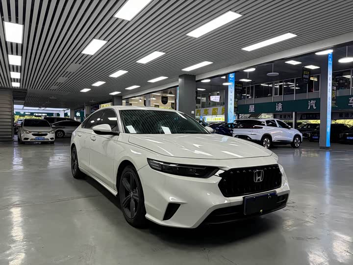 Фото 3 - Honda Inspire