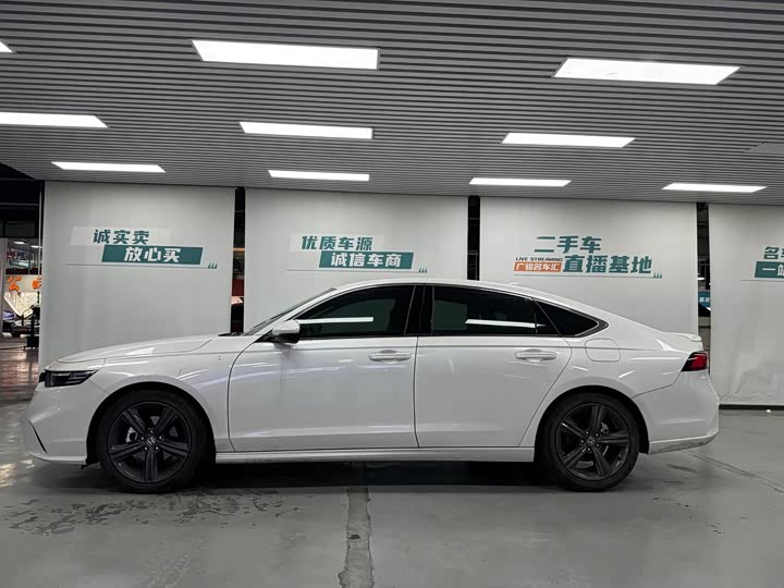 Фото 4 - Honda Inspire