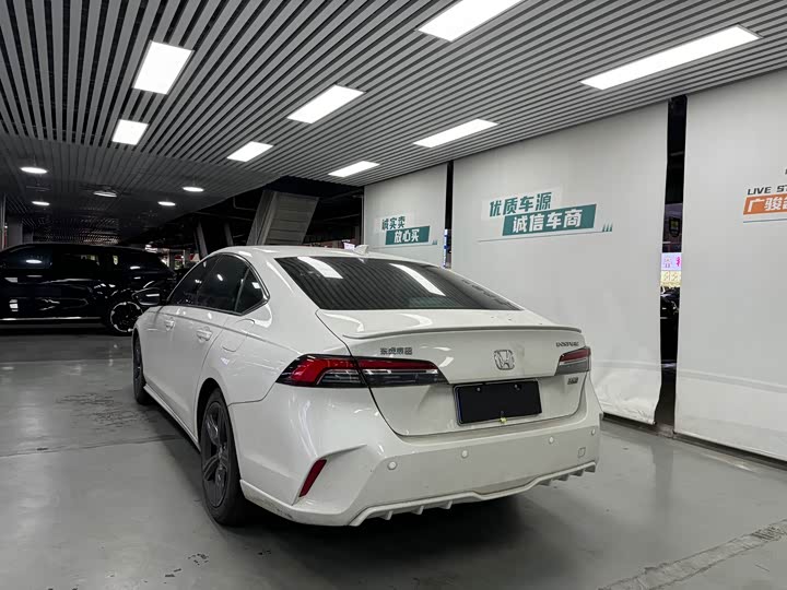 Фото 5 - Honda Inspire