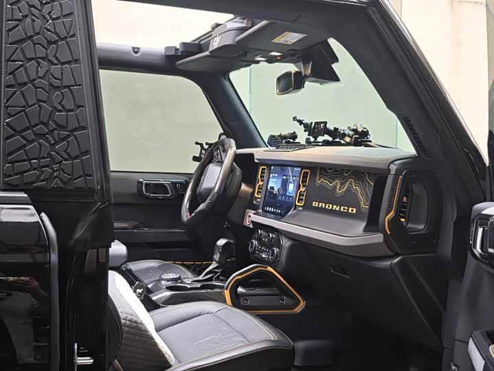 Фото 5 - Ford Bronco