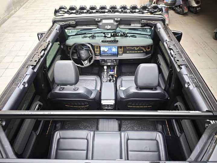 Фото 6 - Ford Bronco