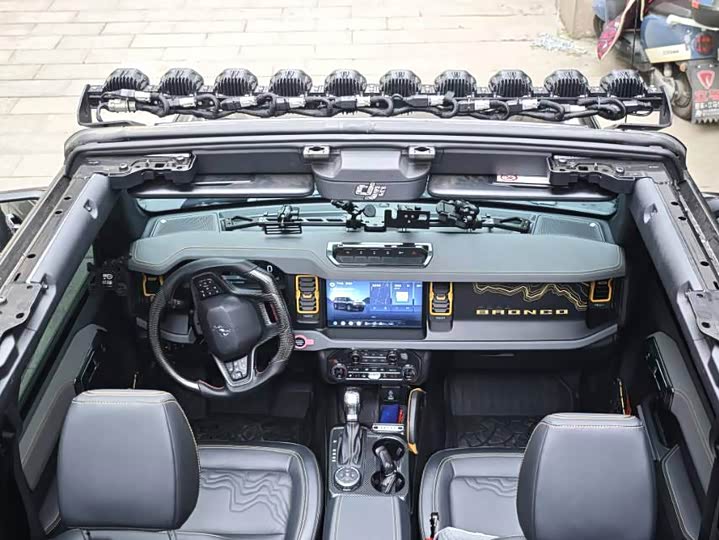 Фото 8 - Ford Bronco