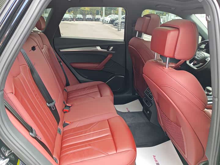 Фото 10 - Audi Q5L