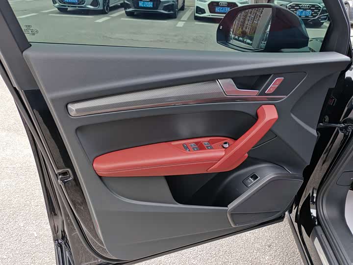 Фото 11 - Audi Q5L