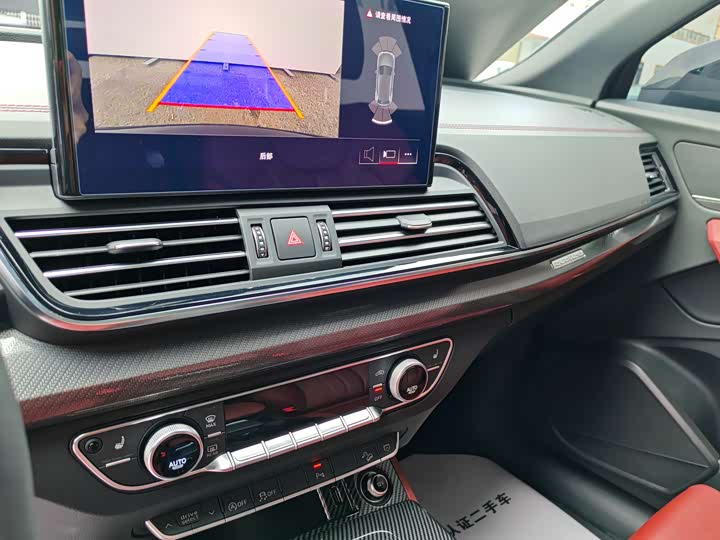 Фото 15 - Audi Q5L