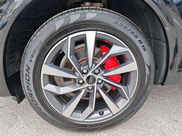 Фото 19 - Audi Q5L