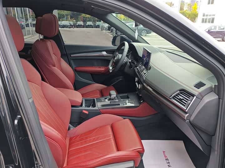 Фото 8 - Audi Q5L