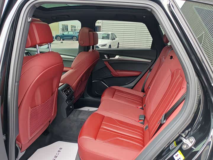 Фото 9 - Audi Q5L
