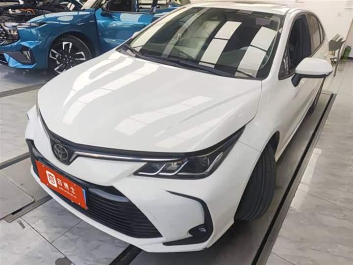 Фото 1 - Toyota Corolla