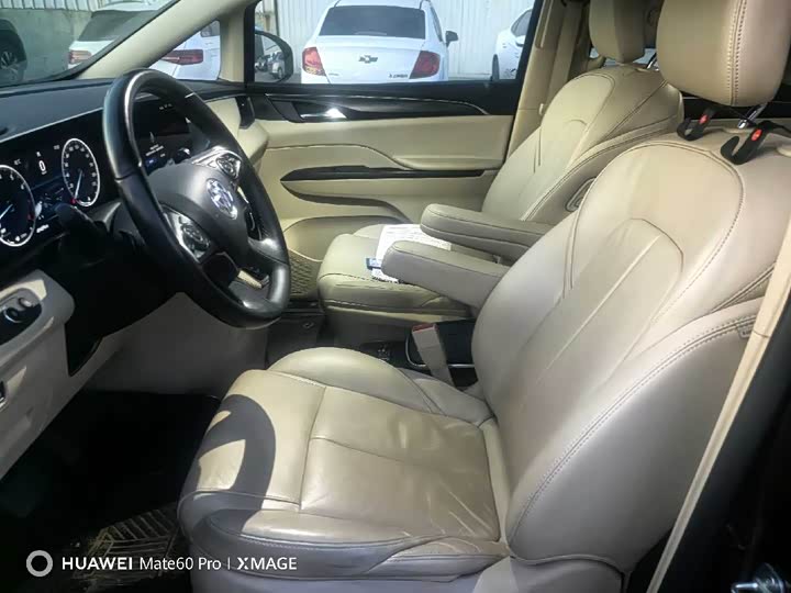 Фото 3 - Buick GL8 ES