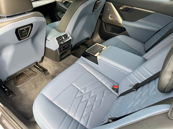 Фото 10 - BMW i5