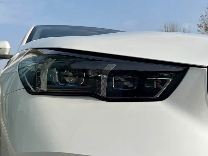 Фото 15 - BMW i5