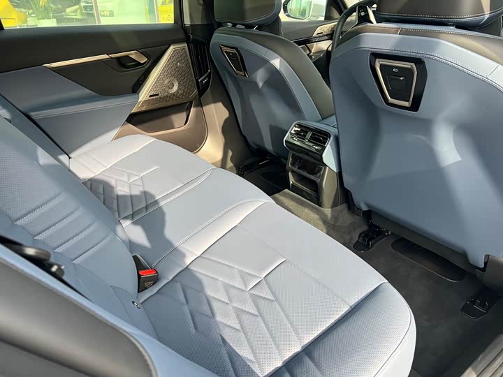 Фото 19 - BMW i5