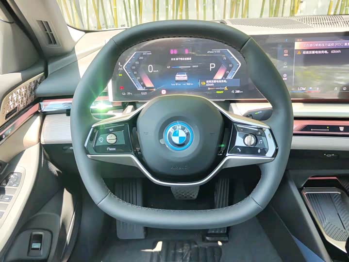 Фото 24 - BMW i5