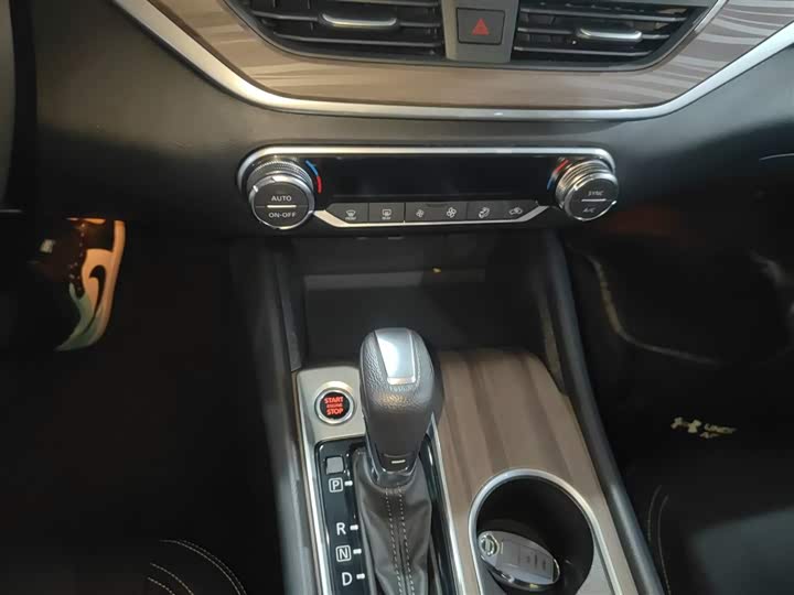 Фото 14 - Nissan Teana