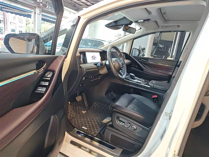 Фото 16 - GAC Trumpchi M8