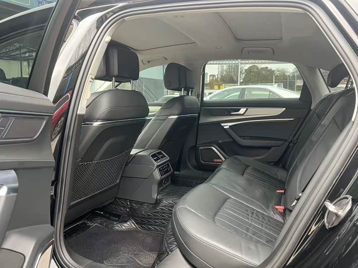 Фото 16 - Audi A6L