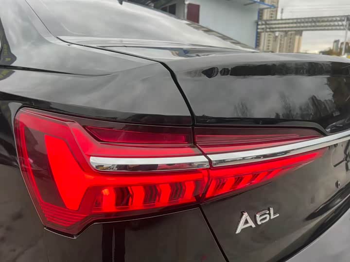 Фото 9 - Audi A6L