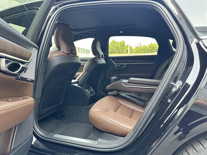 Фото 12 - Volvo S90