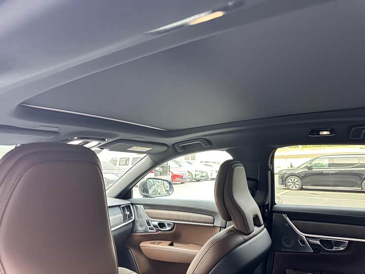 Фото 13 - Volvo S90