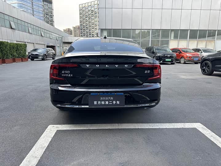 Фото 18 - Volvo S90