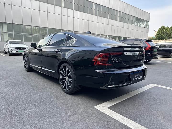 Фото 19 - Volvo S90