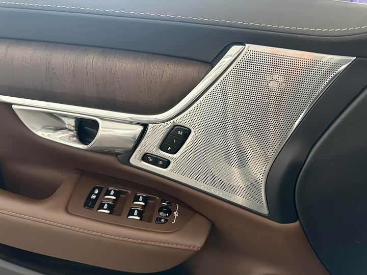 Фото 8 - Volvo S90