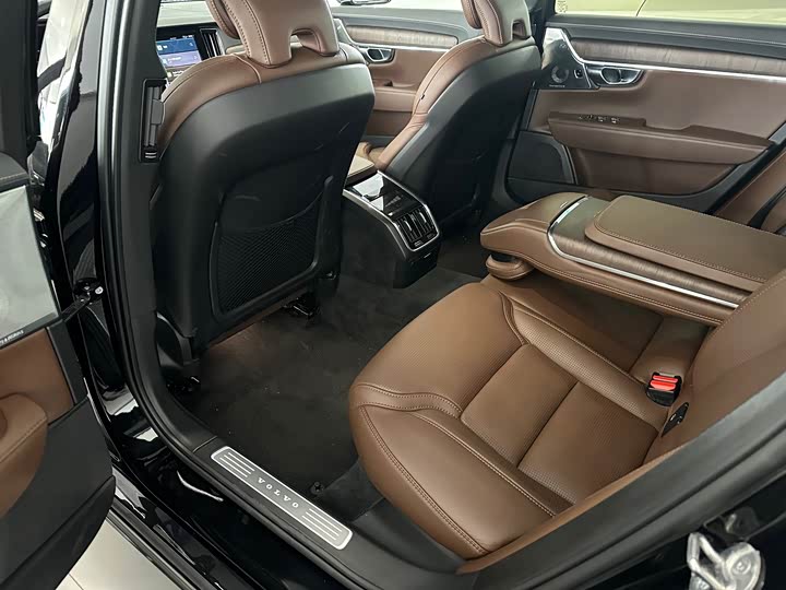 Фото 9 - Volvo S90