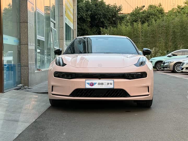 Фото 2 - Zeekr 001