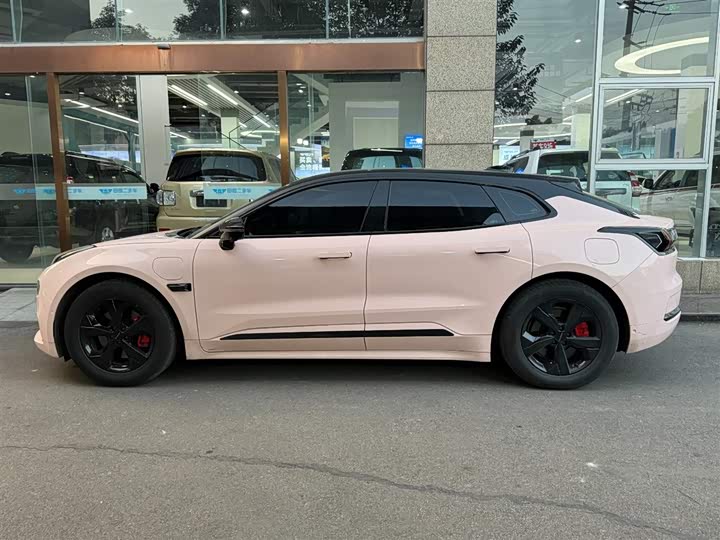 Фото 3 - Zeekr 001